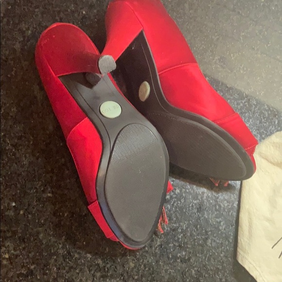Me too satin red pumps size US 8m - Picture 9 of 9